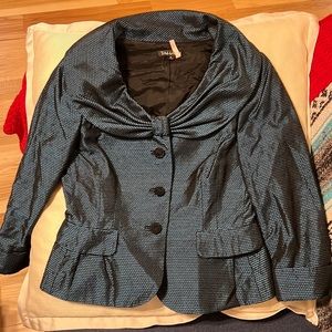 Vintage Tahari Suit Set, size 6 , NWOT, worn once. Pristine and dry cleaned.